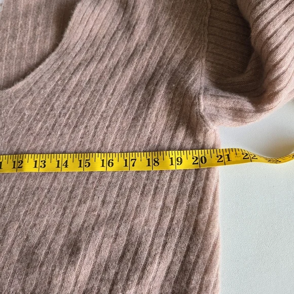 Free People Elias V Neck Cashmere Sweater Size XS Taupe Oversized Quiet Luxury - Picture 11 of 13